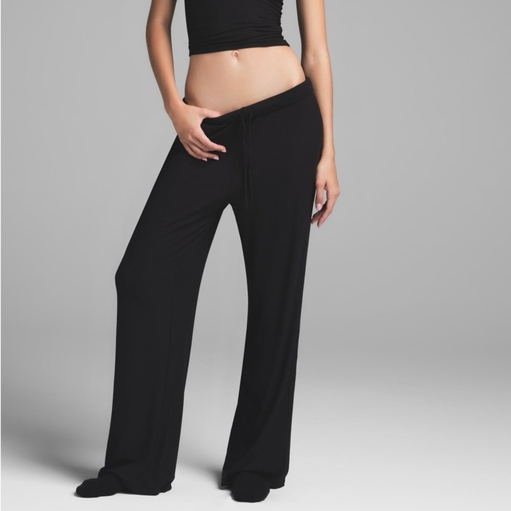 SKIMS Size small black soft lounge pants